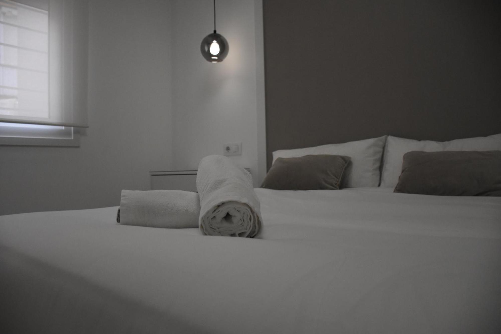 Casa Mallen, Con Amplia Terraza, En El Barrio De Nervion Sevilla Eksteriør billede