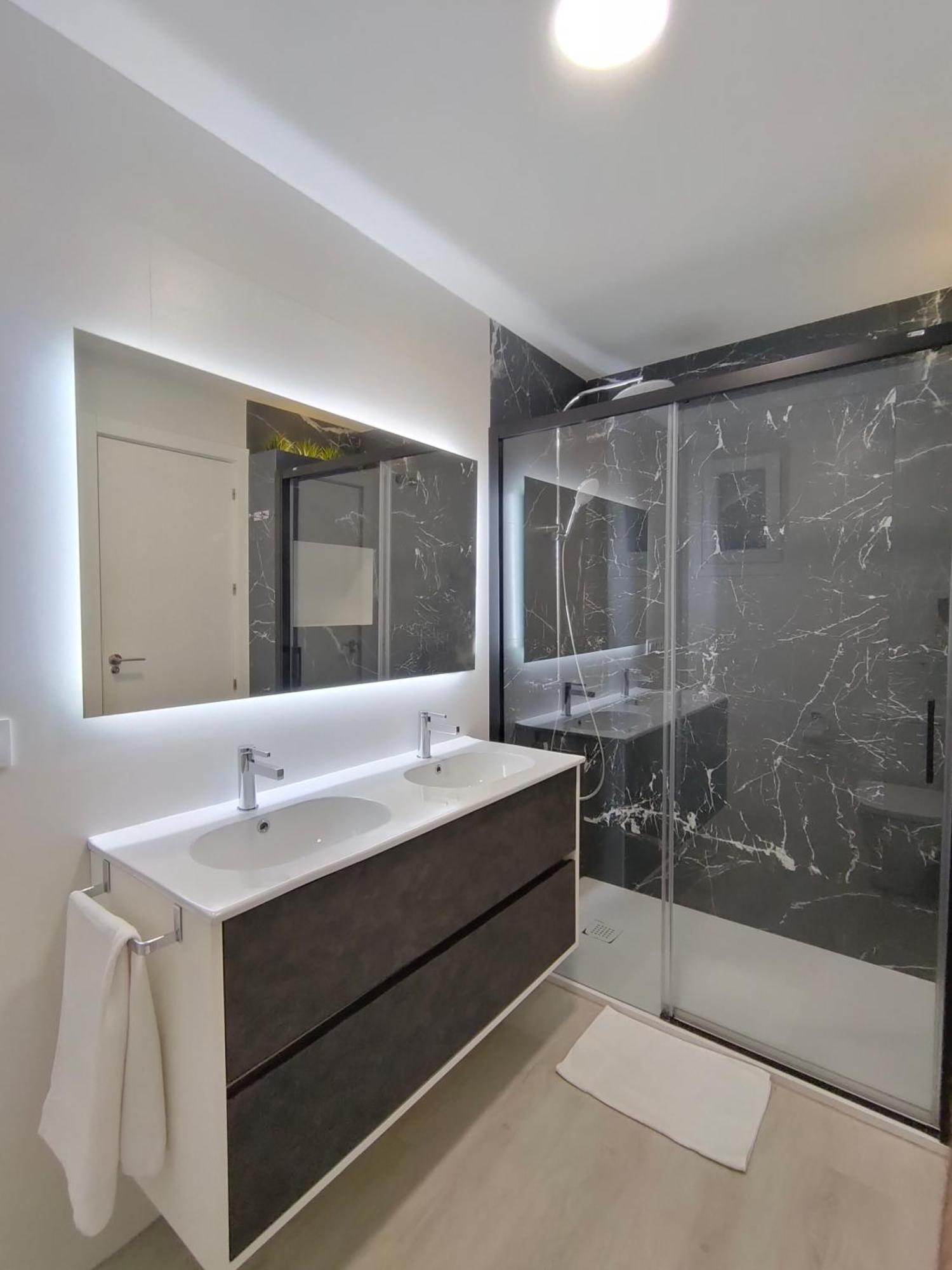 Casa Mallen, Con Amplia Terraza, En El Barrio De Nervion Sevilla Eksteriør billede