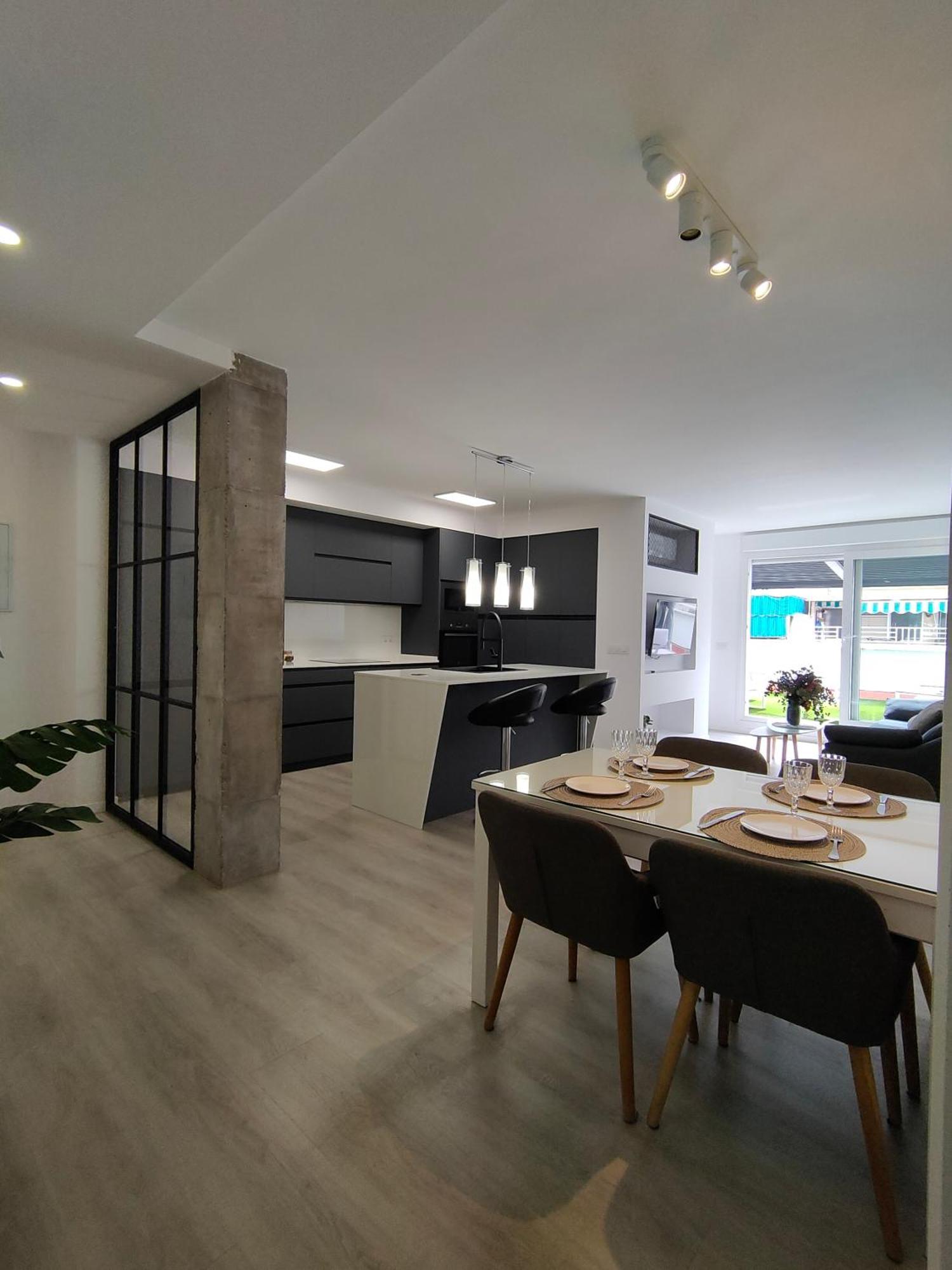 Casa Mallen, Con Amplia Terraza, En El Barrio De Nervion Sevilla Eksteriør billede